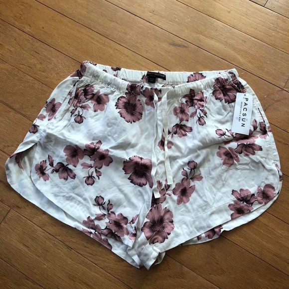 Brandy Melville Floral Eve Shorts Cherry Blossom Sakura RARE NWT - Picture 4 of 7